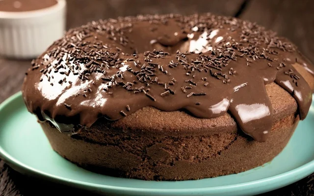 Bolo de chocolate sem lactose e sem glúten